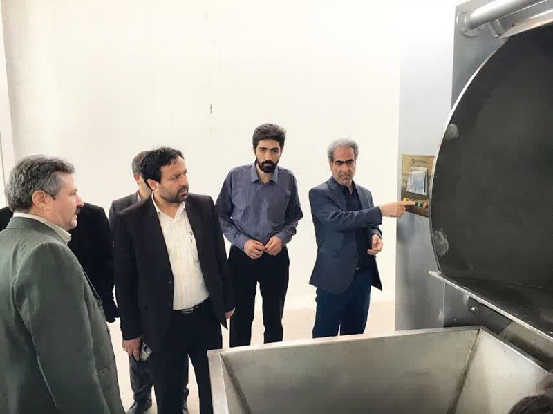 بازدید میدانی ذوالقدر فرماندار شهرستان ابهر به همراه جمعی از مسئولین ادارات از واحد تولیدی الکا گندم گون به منظور بررسی مشکلات و موانع تولید