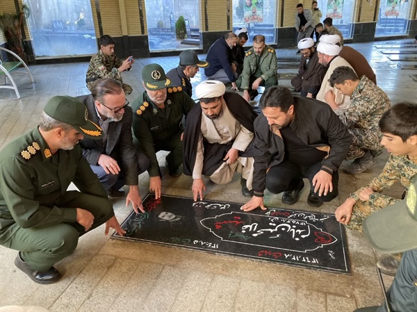 حضور ذوالقدر فرماندار شهرستان در مراسم غبار روبی مزار شهدای ابهر به مناسبت هفته بسیج