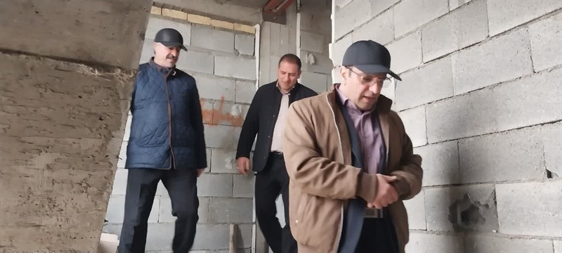 بازدید خلجی سرپرست فرمانداری شهرستان بهمراه حیدری شهردار ابهر ، بهاوری عضو شورای اسلامی شهر از روند اجرایی  احداث  پروژه استخر سر پوشیده شناط در راستای روند تکمیلی پروژه
