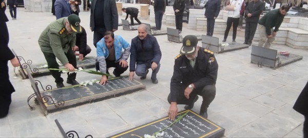 غبارروبی و گلباران مزار شهدای گرانقدر شهر باحضور فرماندار،  اعضای شورای تامین، شهردار ،اعضای شورای اسلامی شهر ابهر ،بسیجیان و خانواده های معظم شهدا و اقشار مختلف مردم