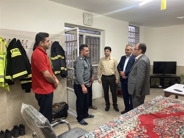 دیدار خلجی سرپرست فرمانداری شهرستان ابهر بهمراه نعمتی سرپرست بخشداری مرکزی شهرستان ابهر و زمانی دبیر ستاد بحران شهرستان ابهر از ایستگاه آتش نشانی شریف آباد و عرض خداقوت و تبریک سال نو به پرسنل خدوم