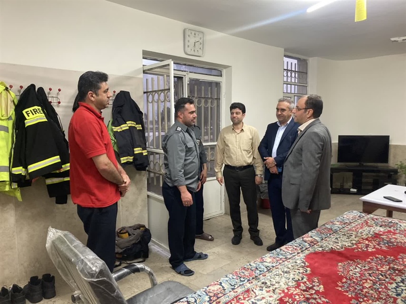 دیدار خلجی سرپرست فرمانداری شهرستان ابهر بهمراه نعمتی سرپرست بخشداری مرکزی شهرستان ابهر و زمانی دبیر ستاد بحران شهرستان ابهر از ایستگاه آتش نشانی شریف آباد و عرض خداقوت و تبریک سال نو به پرسنل خدوم