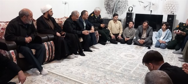 حضور مسئولین شهرستان ابهر در منزل قاریان ممتاز ونوجوان ابهری ، برادران ابراهیمی وخلجی