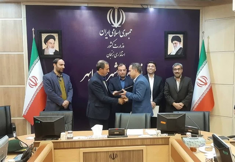 آیین تکریم و معارفه معاون سیاسی، امنیتی و اجتماعی فرمانداری به ریاست خلجی سرپرست فرمانداری شهرستان و با حضور رحیمی مدیرکل امور سیاسی، انتخابات و تقسیمات کشوری استانداری زنجان و اعضای شورای اداری