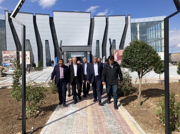 دیدارمهندس بیات منش معاون هماهنگی امور عمرانی استانداری به همراه خلجی سرپرست فرمانداری شهرستان ابهر ، نوری سرپرست فرمانداری شهرستان خرمدره از مجتمع خدماتی و رفاهی پاسارگاد ابهر