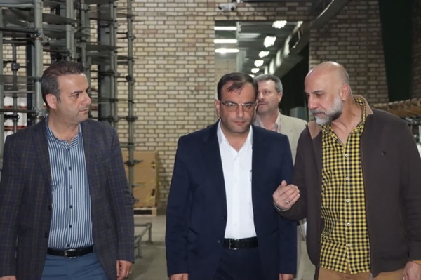بازدید خلجی سرپرست فرمانداری شهرستان ابهر از شرکت تولیدی صنعتی پارس نخ در راستای کارشناسی  رفع موانع تولید