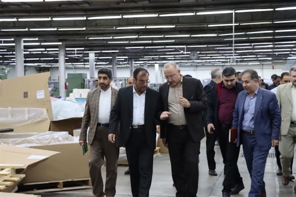 بازدید فرماندار ابهراز شرکت ریسندگی و بافندگی نخیران