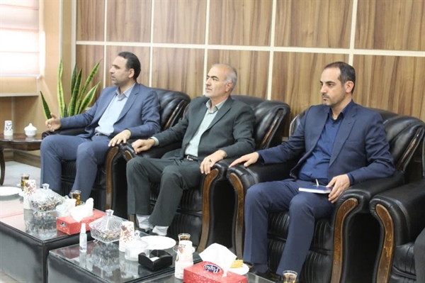 برگزاری جلسه بررسی چالش ها و مشکلات تامین اجتماعی به ریاست خلجی فرماندار شهرستان ابهر و با حضور اسکندری سرپرست اداره کل تامین اجتماعی استان