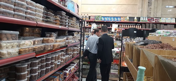 بازدید گشت مشترک از مجتمع های خدمات رفاهی، فروشگاه ها به منظور بررسی تامین و تقاضا کالاهای مورد نیاز و اساسی