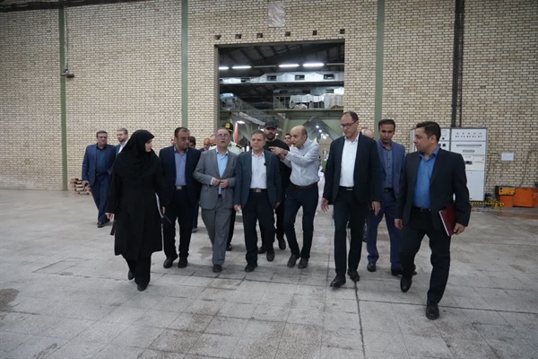 بازدید استاندار زنجان از واحد صنعتی پارس دکور