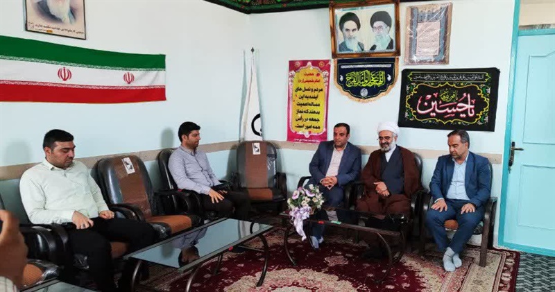 دیدار سعید خلجی فرماندار شهرستان ابهر با حجت الاسلام والمسلمین زارعی امام جمعه شهر هیدج به مناسبت سالروز اقامه اولین نماز جمعه