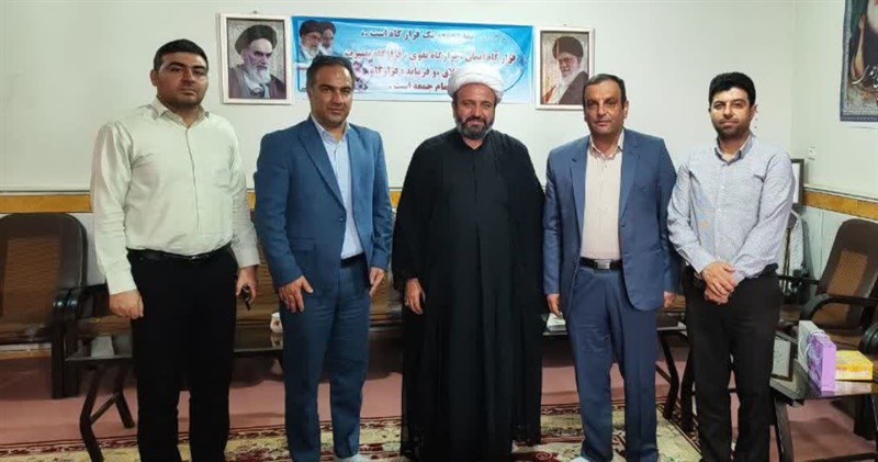 دیدار سعید خلجی فرماندار شهرستان ابهر با حجت الاسلام والمسلمین نوری امام جمعه شهر صائین قلعه به مناسبت سالروز اقامه اولین نماز جمعه