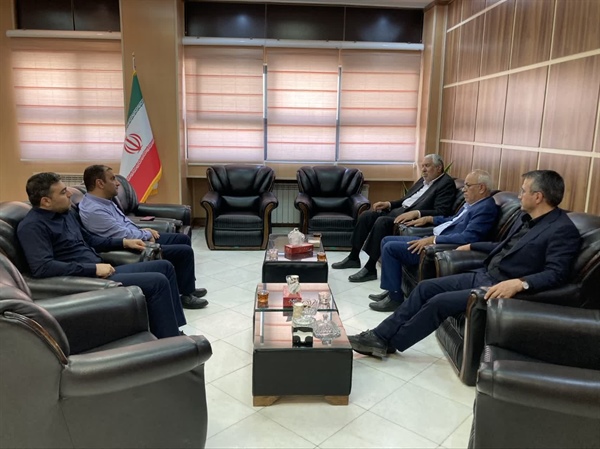 دیدار حسن نژاد مالک شرکت توسعه صنایع ریلی ایریکو به همراه جمعی از مدیران با خلجی فرماندار شهرستان ابهر