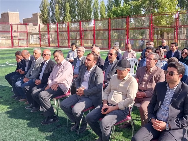 افتتاح چمن مصنوعی هنرستان شهید بهشتی همزمان با هفته دولت