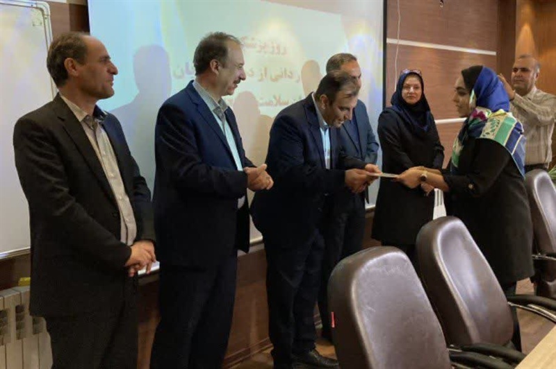 برگزاری مراسم گرامیداشت روز پزشک با حضور سعید خلجی، فرماندار شهرستان در سالن اجتماعات شبکه بهداشت و درمان شهرستان ابهر