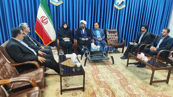 دیدار خانم دکتر مرادخانی معاون هماهنگی و امور اقتصادی استاندار زنجان و مهندس سعید خلجی فرماندار شهرستان ابهر با حجت‌الاسلام مراد پور امام جمعه ابهرهمزمان با گرامیداشت هفته دولت