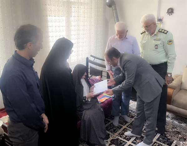 دیدار مهندس سعید خلجی فرماندار شهرستان ابهر با خانواده شهید حجت اله معصومی ،همزمان با دومین روز از هفته دولت