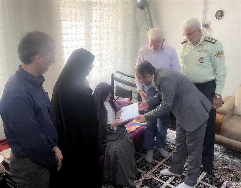 دیدار مهندس سعید خلجی فرماندار شهرستان ابهر با خانواده شهید حجت اله معصومی ،همزمان با دومین روز از هفته دولت