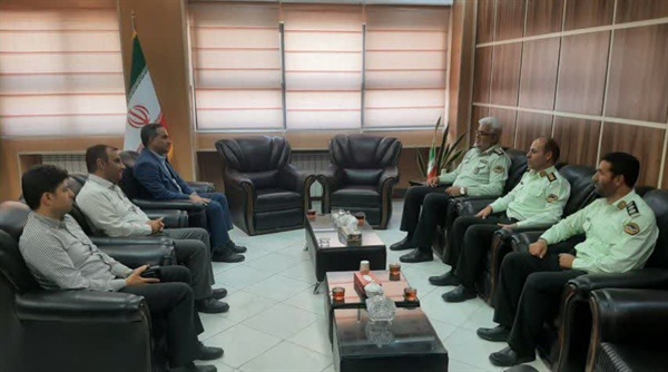 دیدار سرهنگ نوروزی فرمانده نیروی انتظامی شهرستان ابهر با مهندس سعید خلجی به مناسبت گرامیداشت هفته دولت