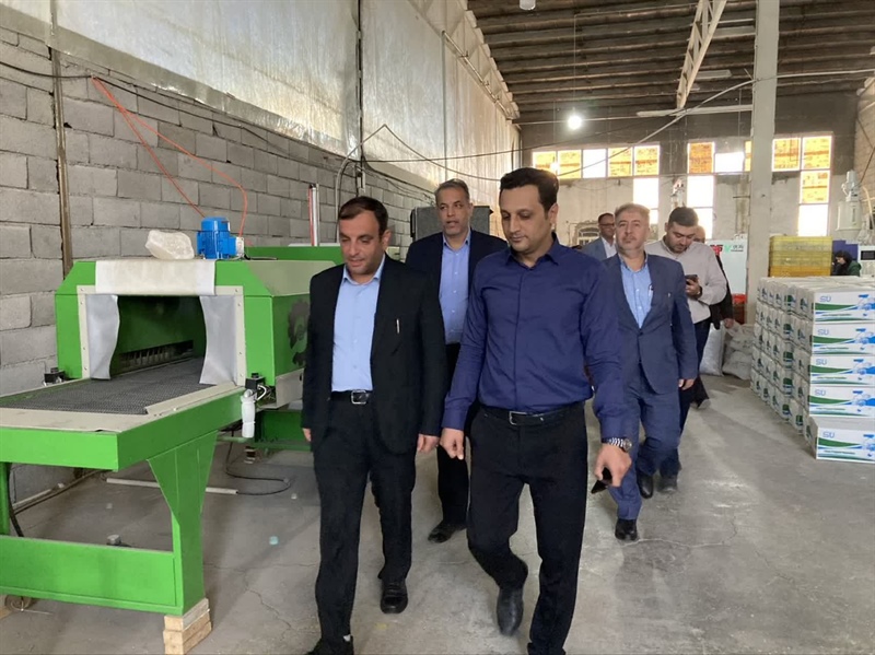 بازدید فرماندار ابهر  از واحد تولیدی آقای بابایی ( تزریق پلاستیک)