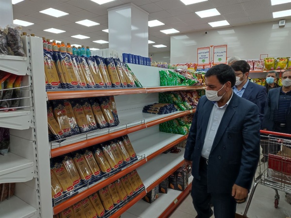 بازدید فرماندار از فروشگاه‌های عرضه مواد غذایی
