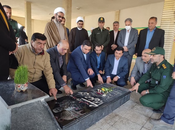 تجدید میثاق با شهدا در اولین روز کاری در سال 1402