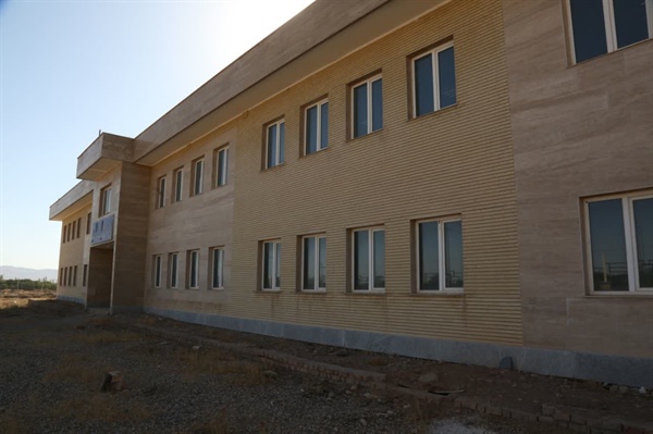 بازدید دکتر صادقی استاندار زنجان به همراه نوری فرماندار شهرستان خرم‌دره از محل احداث بیمارستان نور ولایت شهرستان خرم‌دره