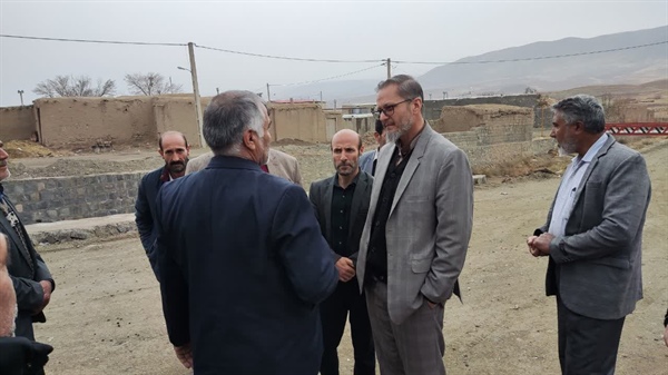 حضور فرماندار ماه نشان در روستای قره درق و بازدید از پروژه های روستا