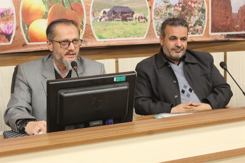 نشست مشورتی با حضور روسای شورای اسلامی و دهیاران بخش مرکزی ماه نشان