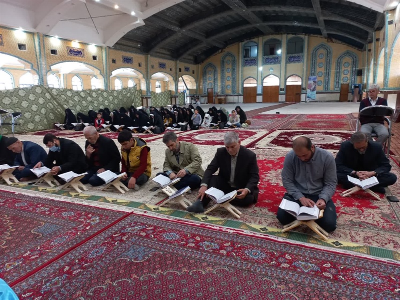 حضور فرماندار ماه نشان در محفل جزخوانی و تلاوت قرآن کریم