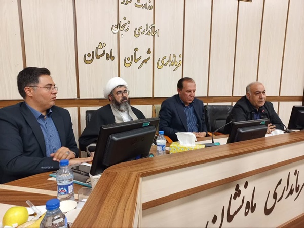 نشست صمیمی معاون وزیر راه و شهرسازی کشور با شوراهای اسلامی شهرستان ماه‌نشان