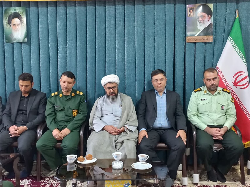 دیدار دکتر ولی‌بیگلو فرماندار شهرستان ماه نشان با حجت الاسلام والمسلمین علی اکبری امام جمعه شهرستان به مناسبت هفته دولت