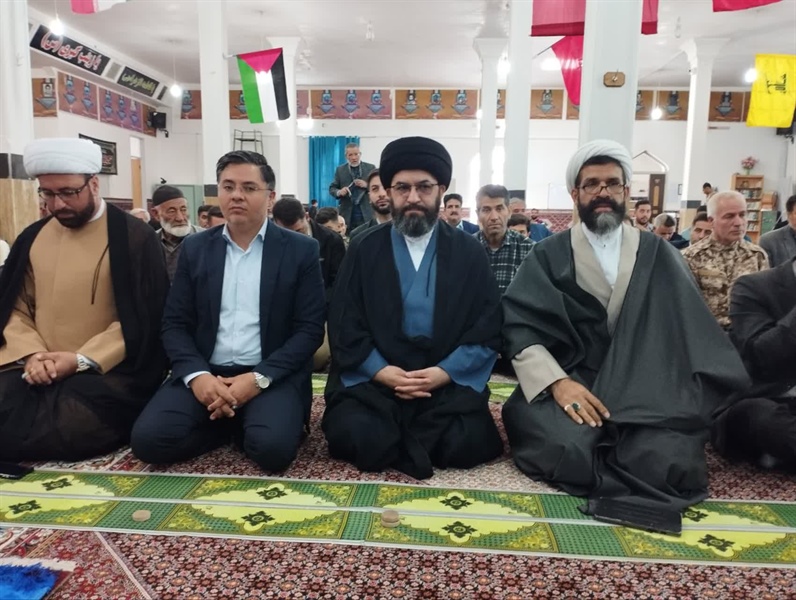 حضور نماینده محترم ولی فقیه در استان و امام زنجان در نماز جمعه شهر دندی