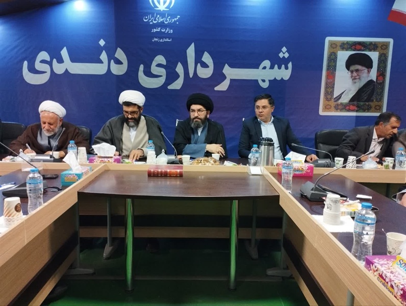 دیدار حجت‌الاسلام والمسلمین حسینی نماینده محترم ولی فقیه در استان و امام جمعه زنجان با نخبگان و سرمایه‌گذاران بخش انگوران