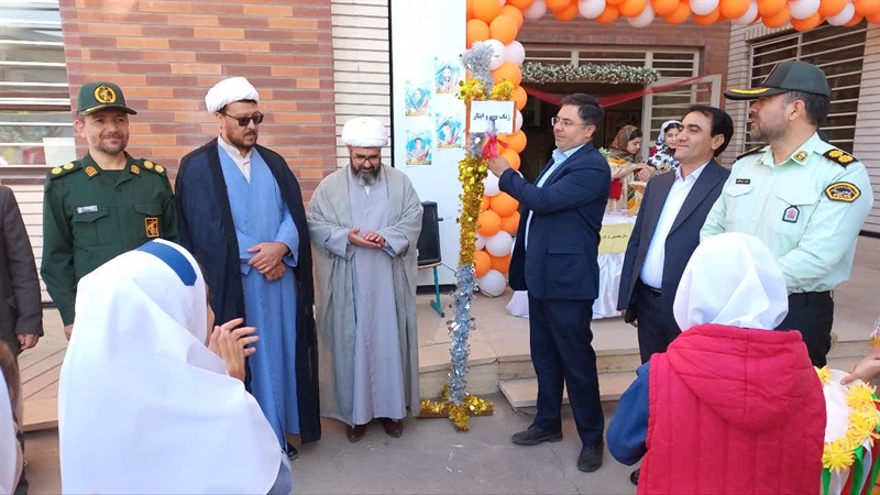 همزمان با سراسر کشور زنگ مهر و مقاومت در مدارس شهرستان ماه نشان نواخته شد