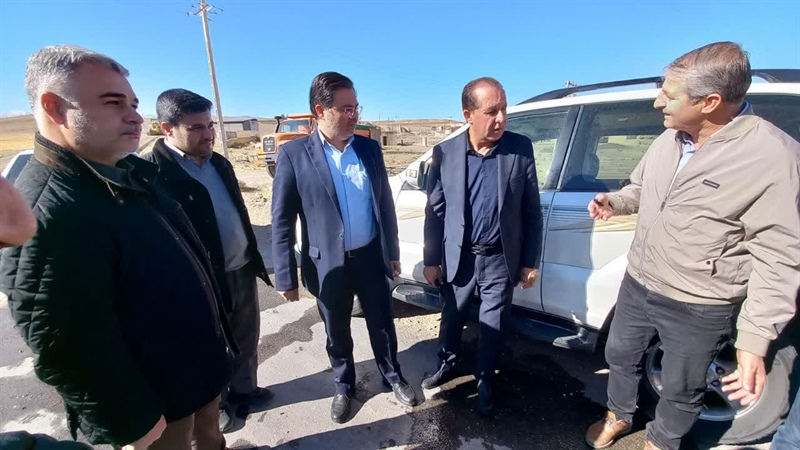 بازدید دکتر ولی بیگلو فرماندار ماه نشان از روند اجرای پروژه راه‌سازی جاده خضرآباد به کوسج علیا