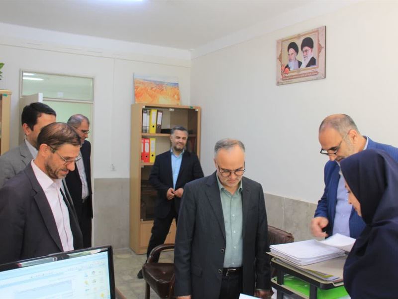 بازدید دکتر علی صادقی معاون سیاسی، امنیتی و اجتماعی استاندار زنجان و اقای علی اندرزگو مشاور و مدیر کل حوزه استاندار زنجان از فرمانداری و بخشداری مرکزی شهرستان زنجان