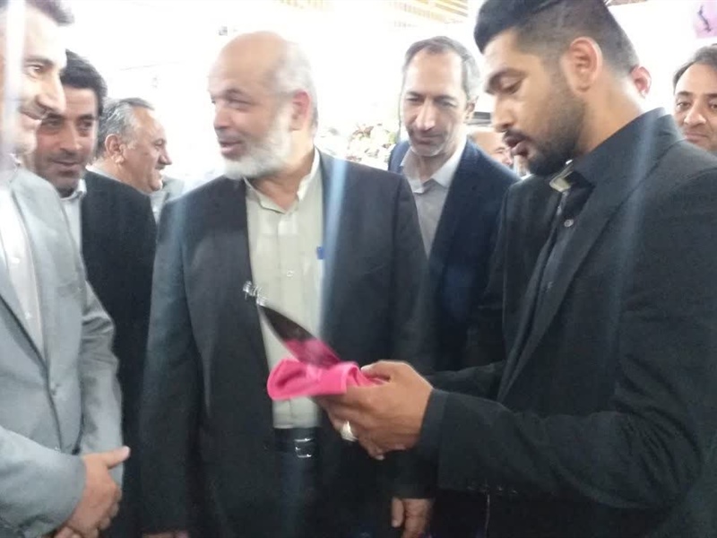 حضور مدیرکل و کارشناسان دفتر سرمایه گذاری استان در نمایشگاه بین المللی ایران اکسپو و بازدید وزیر کشور و هیئت همراه ایشان از غرفه استان