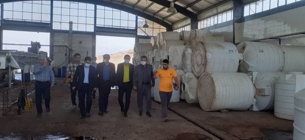 بازدید دکتر قربانی معاون امور دهیاری‌های سازمان شهرداری‌ها و دهیاری‌های کشور از واحد فرآوری زیتون در روستای صومعه بر