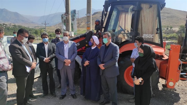 بهره برداری از طرح بهسازی معابر روستای درام همزمان تحویل ماشین آلات دهیاری