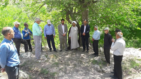 بازدید میدانی نماینده مجلس و فرماندار طارم از روستاهای بنارود و خساره شهرستان طارم