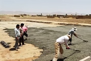 عملیات بتن‌ریزی دومین چمن مصنوعی بخش دوتپه
