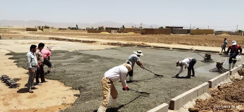 عملیات بتن‌ریزی دومین چمن مصنوعی بخش دوتپه