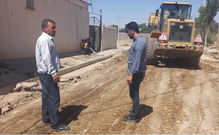 بازدید از عملیات زیرسازی و آماده سازی معابر روستای توپقره برای آسفالت ریزی