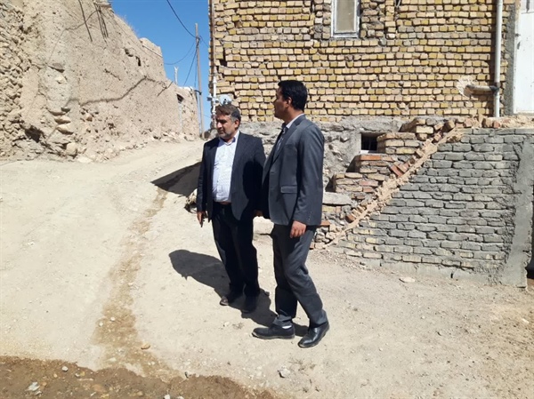 بازدید بخشدار زنجانرود از پروژه سنگ فرش روستای قره کول بهمراه رییس اداره بنیاد مسکن