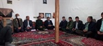 دیدار با خانواده شهید توسط بیات بخشدار زنجانرود بهمراه اعضای محترم شورای اداری بخش