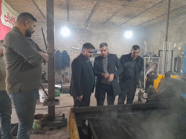 بازدید بیات بخشدار زنجانرود از کارگاه چاقو سازی
