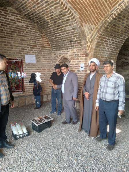بازدید بیات بخشدار زنجانرود از بازارچه جشنواره بادبادک ها