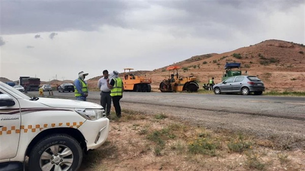 بازدید بخشدار زنجانرود از روند آسفالت ریزی راه روستای دالکی
