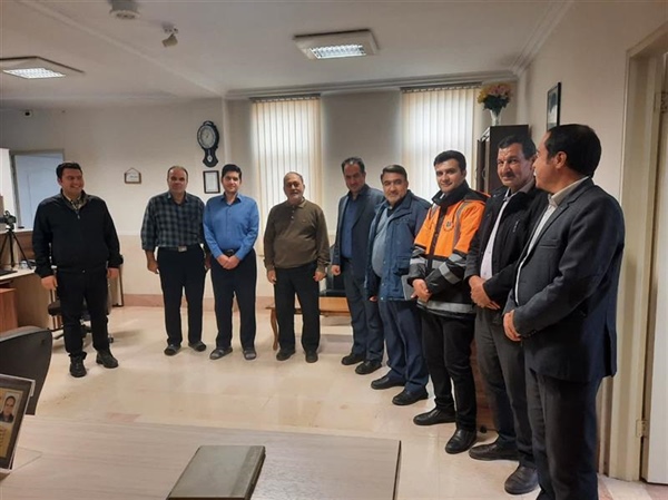 حضور و تجلیل بیات بخشدار زنجانرود از مدیر و کارکنان ثبت احوال زنجانرود